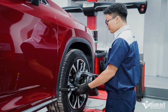 Sau khi thay lại lốp chính, cần kiểm tra và cân bằng lại cả 4 lốp để chiếc xe đạt tình trạng tốt nhất. Ảnh: Hoàng Hiệp
