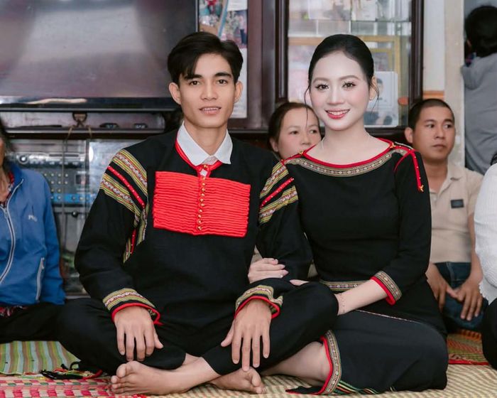 Cặp đôi trong đám hỏi vào tháng 2/2026