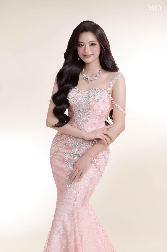 Sau khi nhận vai, Nguyễn Thị Trinh có thời gian dài làm quen với các diễn viên trong phim và được NSND Lan Hương uốn nắn về diễn xuất trước khi quay. 