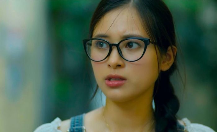 Tạo hình vai Ly của Nguyễn Thị Trinh, cô học trò xinh đẹp nói giọng Nghệ An trong phim.  