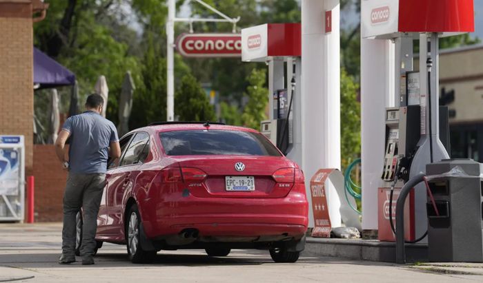 Hơn 600 tài xế khiếu nại vì xăng nhiễm diesel ở Colorado.
