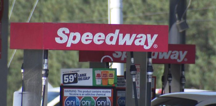 24 xe ô tô gặp sự cố sau khi đổ nhiên liệu tại Speedway.