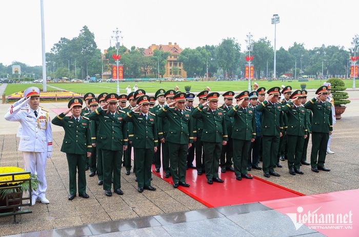 Đoàn đại biểu Quân ủy Trung ương, Bộ Quốc phòng vào Lăng viếng Chủ tịch Hồ Chí Minh