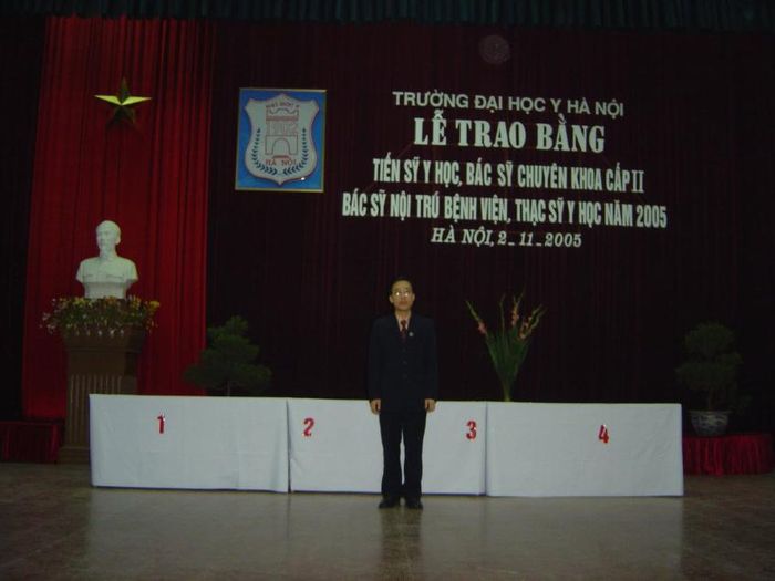 Bác sĩ Phạm Đăng Bảng nhận bằng bác sĩ nội trú năm 2005. Ảnh: BSCC.