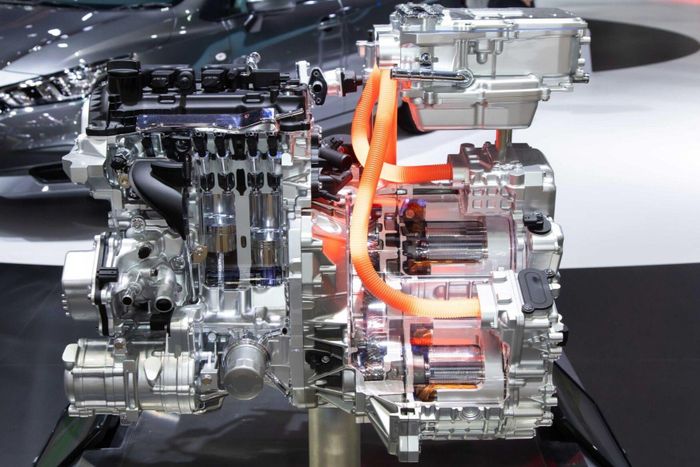 Sự phức tạp của động cơ hybrid sẽ gia tăng rủi ro hỏng hóc khi sử dụng.  Ảnh: Holden Group