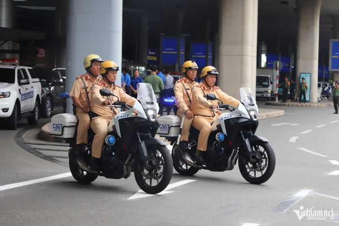 Phòng CSGT Công an TPHCM sẽ phối hợp siết chặt tuần tra, xử lý dứt điểm các vi phạm tại sân bay. Ảnh: Tuấn Kiệt 