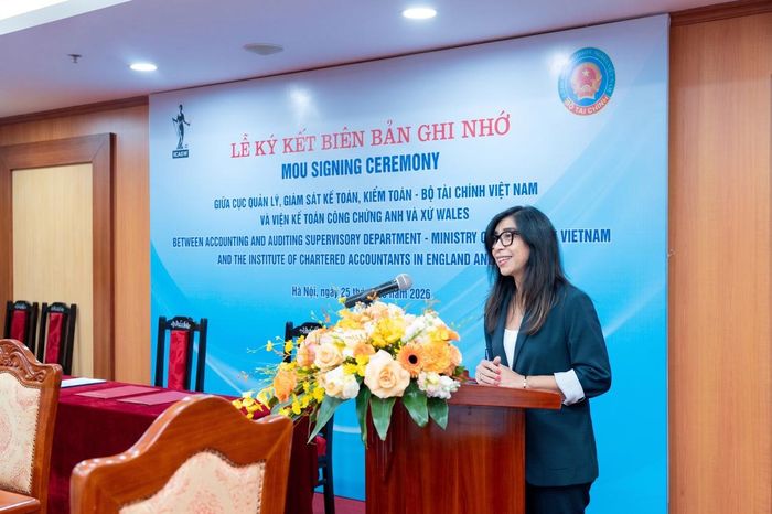 Bà Azlina Bulmer, Giám đốc các Thị trường Quốc tế của ICAEW phát biểu tại sự kiện