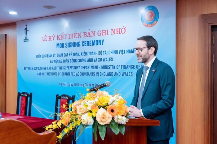 Tại sự kiện, Đại sứ Vương quốc Anh tại Việt Nam Iain Frew đánh giá cao kết quả hợp tác của ICAEW và Bộ Tài chính