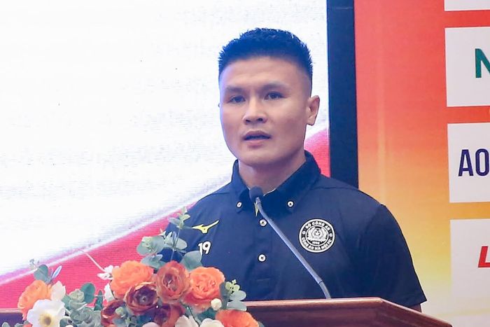 Cầu thủ Quang Hải phát biểu tại buổi lễ.