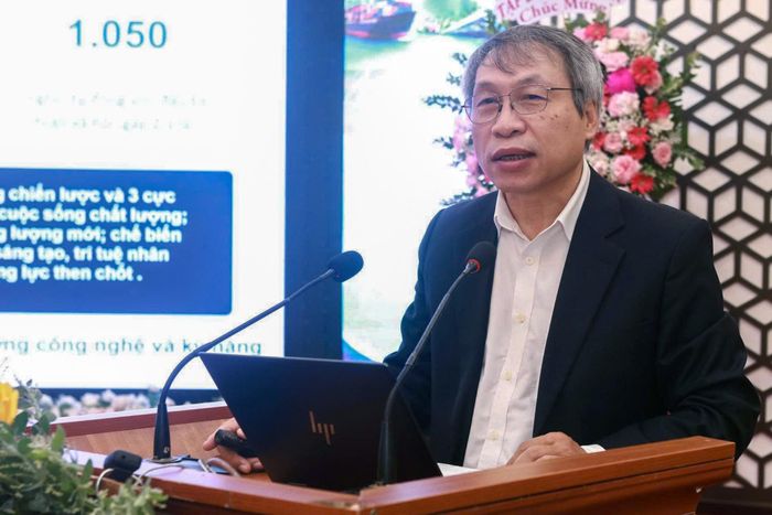 PGS.TS Bùi Quang Tuấn phát biểu tại hội thảo. Ảnh: Xuân Ngọc