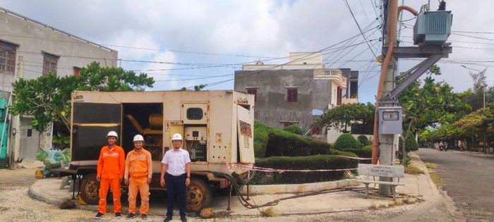 Công ty Điện lực Lâm Đồng đã chuẩn bị máy phát diesel dự phòng để tăng cường đảm bảo điện tại Đặc khu Phú Quý trong dịp lễ 2/9. Ảnh: Thiên Phương