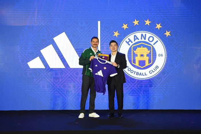 Hà Nội FC là CLB Việt Nam đầu tiên làm đối tác chính thức của một thương hiệu toàn cầu