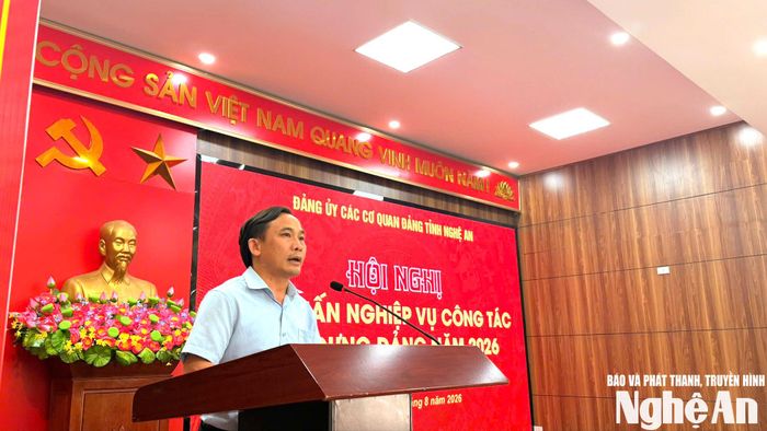 Đồng chí Ngô Đình Viện - Phó Bí thư Đảng ủy Các cơ quan Đảng tỉnh phát biểu kết luận tại hội nghị. Ảnh: N.H