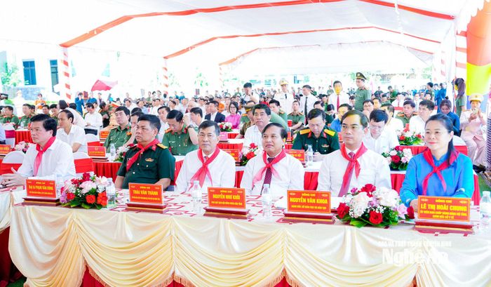 Các đồng chí lãnh đạo, đại biểu dự lễ công bố quyết định thành lập Trường Văn hóa Công an nhân dân VI. Ảnh: Phạm Bằng