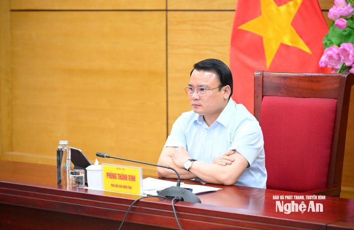 Đồng chí Phùng Thành Vinh - Phó Chủ tịch UBND tỉnh chủ trì tại điểm cầu Nghệ An. Ảnh: Thành Cường
