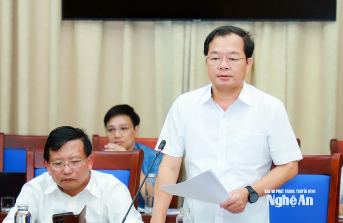 Đồng chí Nguyễn Đức An - Ủy viên Ban Chấp hành Đảng bộ tỉnh, Phó Giám đốc Sở Xây dựng phát biểu tại cuộc làm việc. Ảnh: Thành Duy
