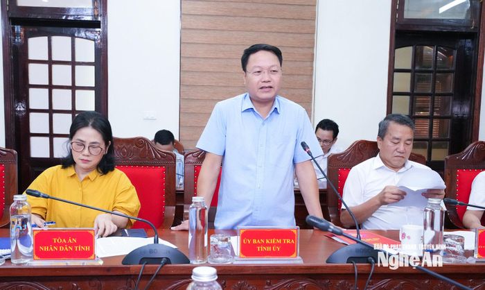 Phó Chủ nhiệm Uỷ ban Kiểm tra Tỉnh uỷ Phan Hùng Sơn phát biểu ý kiến tại hội nghị. Ảnh: Mai Hoa