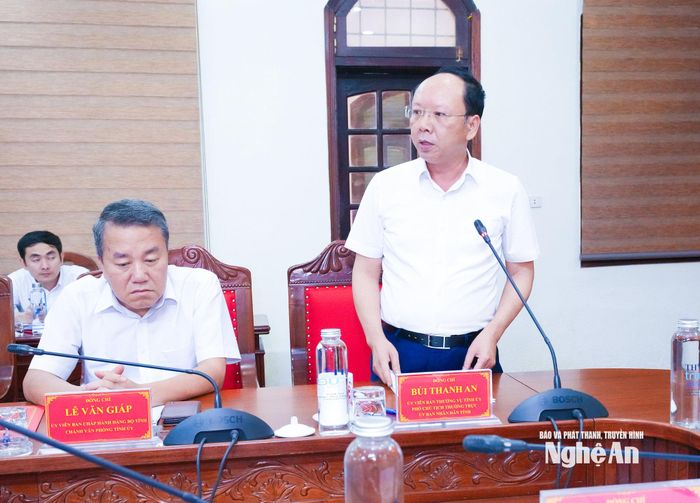 Đồng chí Bùi Thanh An – Phó Chủ tịch Thường trực UBND tỉnh nhấn mạnh yêu cầu quan tâm công tác giải quyết đơn thư khiếu nại, tố cáo của công dân. Ảnh: Mai Hoa