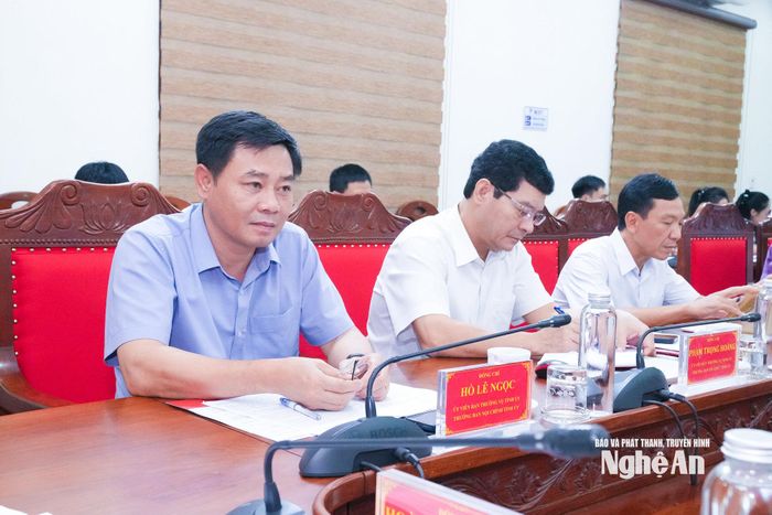 Các đồng chí lãnh đạo các Ban Đảng Tỉnh uỷ tham dự hội nghị. Ảnh: Mai Hoa