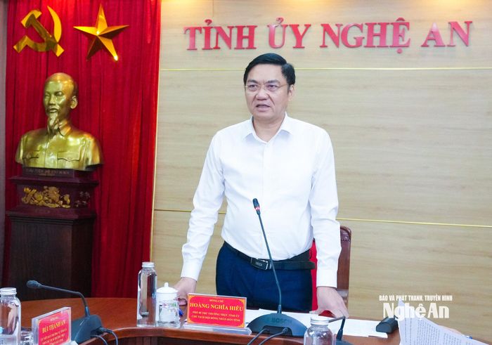 Đồng chí Hoàng Nghĩa Hiếu – Phó Bí thư Thường trực Tỉnh uỷ, Chủ tịch HĐND tỉnh phát biểu chỉ đạo tại hội nghị. Ảnh: Mai Hoa