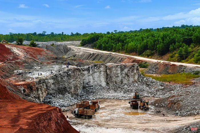 Công ty TNHH MTV Việt - Lào hoạt động trong lĩnh vực khai thác, chế biến khoáng sản tại tỉnh Khăm Muồn, mỗi năm đóng góp cho ngân sách địa phương hơn 20 tỷ đồng.