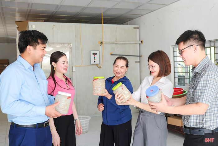 Dù mới tiếp cận địa bàn, lĩnh vực nhưng nhiều lãnh đạo rất trách nhiệm, trăn trở mở hướng phát triển kinh tế cho địa phương.