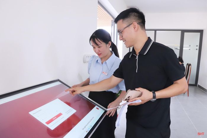 Chuyển đổi số là yêu cầu bắt buộc đối với mỗi cán bộ, công chức trong giai đoạn mới.