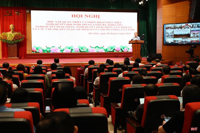 Đại biểu tiếp thu chỉ đạo của đồng chí Phó Bí thư Thường trực Tỉnh ủy Nguyễn Hồng Lĩnh.