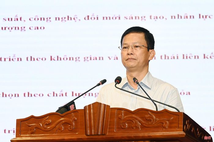 Đồng chí Nguyễn Trọng Hiếu - Ủy viên Ban Thường vụ Tỉnh ủy, Phó Chủ tịch UBND tỉnh đã quán triệt một số nội dung cốt lõi Nghị quyết số 19-NQ/TW.