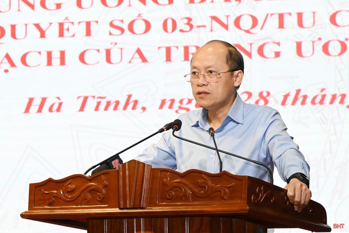 Phó Bí thư Thường trực Tỉnh ủy Nguyễn Hồng Lĩnh phát biểu chỉ đạo và kết luận hội nghị.