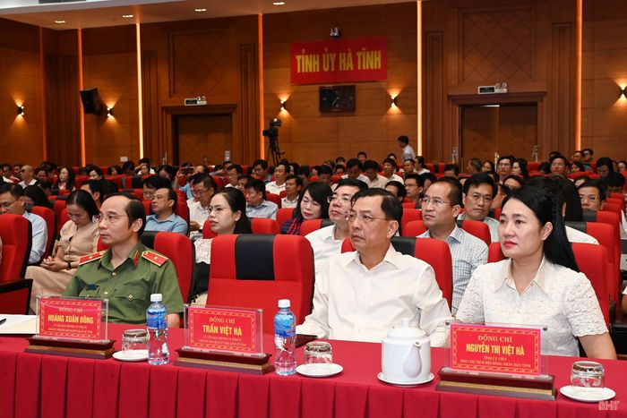 Đại biểu tiếp thu chỉ đạo của đồng chí Phó Bí thư Thường trực Tỉnh ủy Nguyễn Hồng Lĩnh.