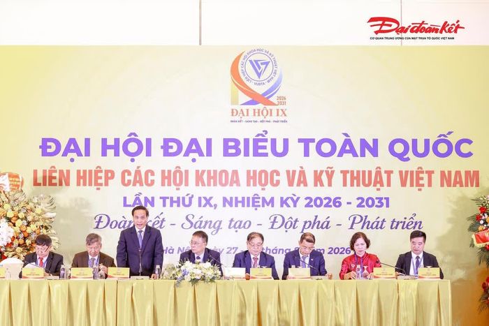 Đoàn Chủ tịch điều hành đại hội. (Ảnh: Quang Vinh, Báo Đại Đoàn kết).