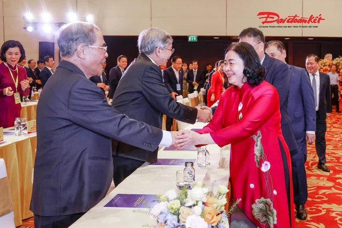Chủ tịch Ủy ban Trung ương MTTQ Việt Nam Bùi Thị Minh Hoài và các đại biểu tham dự đại hội. (Ảnh: Quang Vinh, Báo Đại Đoàn kết).