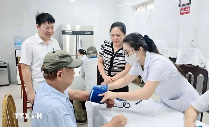 Xã Vũ Thư (Hưng Yên) tổ chức khám sức khỏe miễn phí cho người có công với cách mạng tại Trạm Y tế và Bệnh viện Vũ Thư xã vào tháng 7/2026. (Ảnh: Mạnh Khánh/TTXVN)