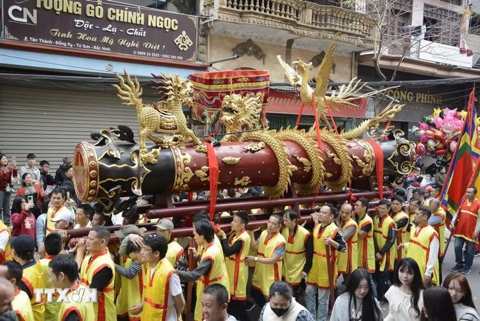 Hội Đồng Kỵ thu hút đông đảo người tham gia. (Ảnh: Thái Hùng/TTXVN)