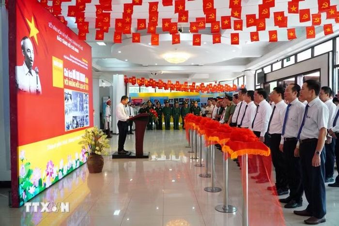 Khai mạc Triển lãm chuyên đề “Chủ tịch Hồ Chí Minh với những mốc lịch sử năm 1946." (Ảnh: Mai Trang/TTXVN)