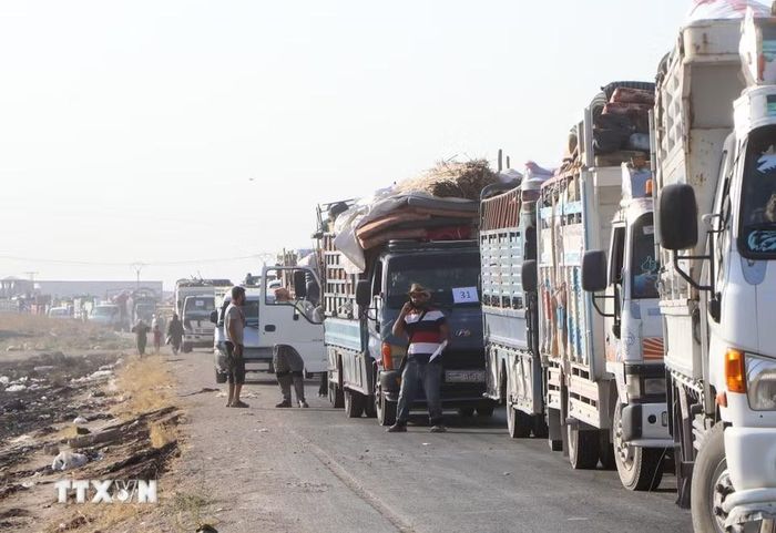 Ngày 25/8/2026, Tổng thống Syria Ahmad al-Sharaa tuyên bố quốc gia này đang “từng bước khép lại một giai đoạn đau thương trong quá khứ, mở đường cho phát triển, tái thiết và xây dựng đất nước” sau khi Mỹ đã chính thức hủy bỏ việc xếp Syria vào danh sách các quốc gia bảo trợ khủng bố. Trong ảnh: Người dân Syria trở về nhà ở thành phố Ras al-Ain, ngày 10/8/2026. (Ảnh: THX/TTXVN phát)