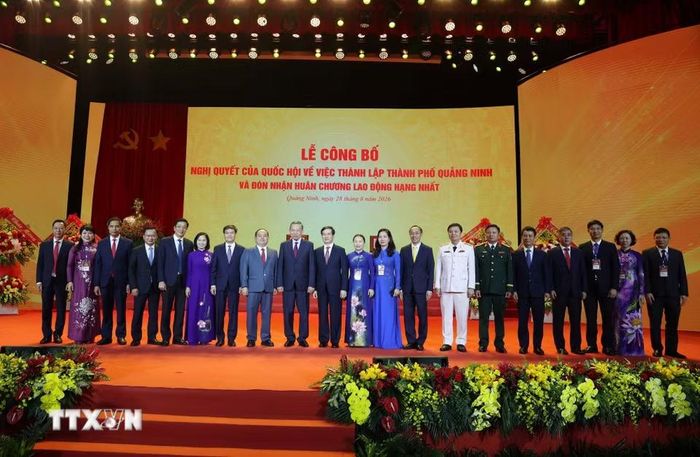Tổng Bí thư, Chủ tịch nước Tô Lâm và các đại biểu. (Ảnh: Thống Nhất/TTXVN)