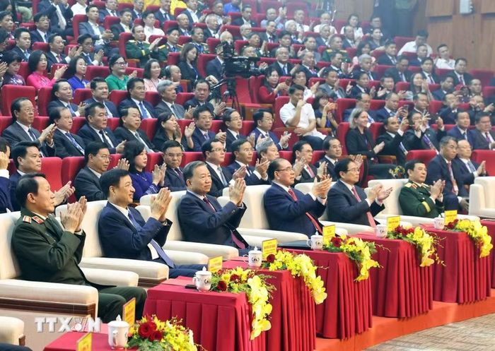 Tổng Bí thư, Chủ tịch nước Tô Lâm và các đại biểu dự Lễ công bố Nghị quyết của Quốc hội về việc thành lập thành phố Quảng Ninh và đón nhận Huân chương Lao động hạng Nhất. (Ảnh: Thống Nhất/TTXVN)