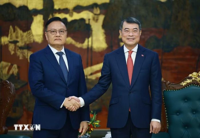 Thủ tướng Lê Minh Hưng tiếp Phó Thủ tướng, Bộ trưởng Tài chính Lào Santiphab Phomvihane. (Ảnh: Dương Giang/TTXVN)