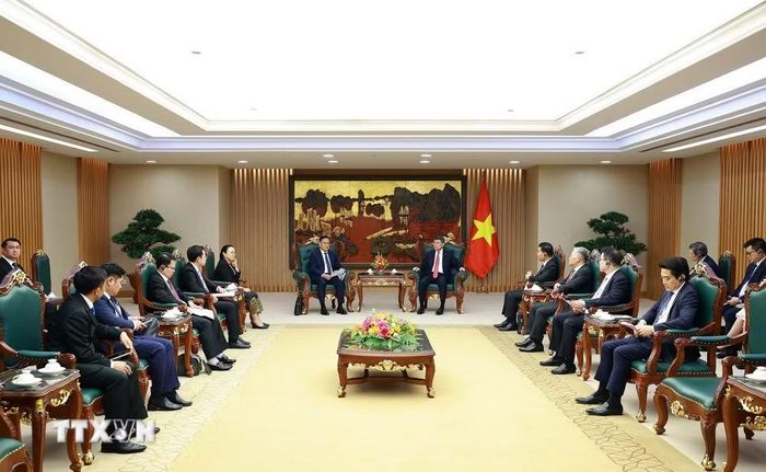 Thủ tướng Lê Minh Hưng tiếp Phó Thủ tướng, Bộ trưởng Tài chính Lào Santiphab Phomvihane. (Ảnh: Dương Giang/TTXVN)