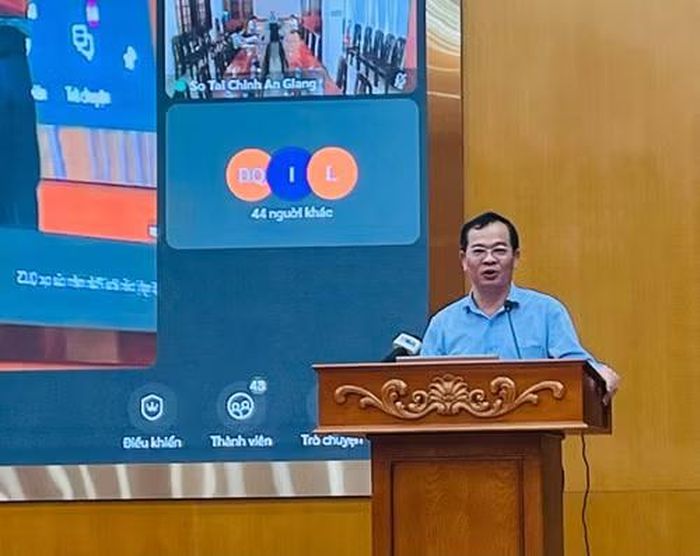 Ông Nguyễn Tân Thịnh đề nghị các cơ quan, đơn vị quan tâm cập nhật kịp thời, đầy đủ, chính xác thông tin về các cơ sở nhà, đất dôi dư và kết quả xử lý, khai thác trên Phần mềm. (Ảnh: Vietnam+)