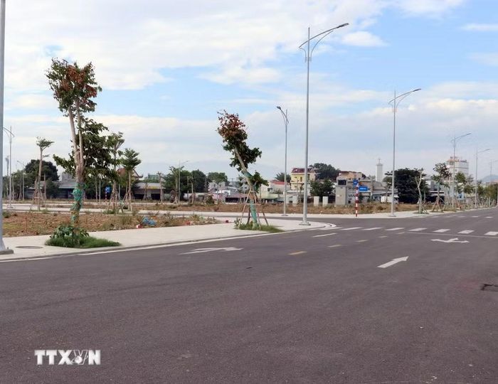 Dự án Khu đô thị mới bờ sông Dinh (phường Phan Rang) mới hoàn thành san lấp, điện, đường trên phần diện tích giai đoạn đầu của dự án. (Ảnh: Công Thử/TTXVN)