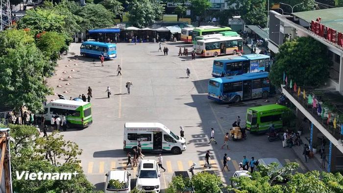 Thời điểm 15 giờ, khu vực Bến xe Mỹ Đình bắt đầu đông người dân trở về đi các tỉnh Điện Biên, Sơn La, Hà Giang,... (Ảnh: Hoài Nam/Vietnam+)