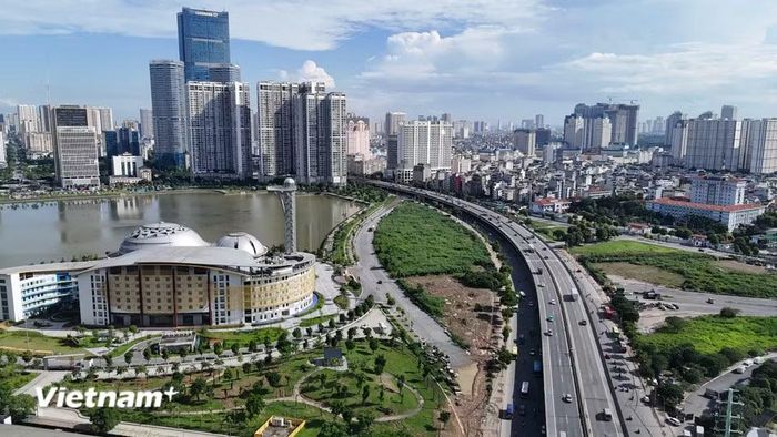 Trái với không khí đông đúc tại bến xe, trên tuyến Vành đai 3, giao thông hiện vẫn tương đối thông thoáng. (Ảnh: Hoài Nam/Vietnam+)