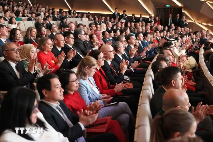 Các đại biểu khách quốc tế và trong nước tham dự buổi lễ. (Ảnh: An Đăng/TTXVN)