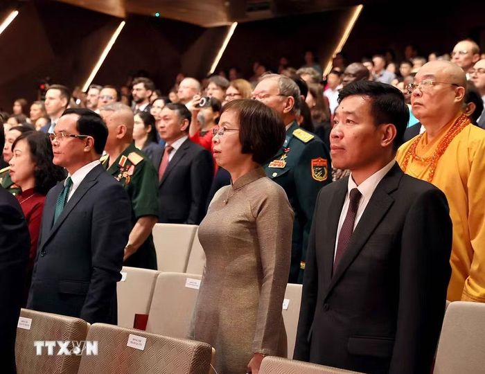 Đại biểu thực hiện nghi thức chào cờ tại Lễ kỷ niệm 81 năm Ngày Quốc khánh nước Cộng hòa Xã hội chủ nghĩa Việt Nam (2/9/1945-2/9/2026). (Ảnh: Thống Nhất, An Đăng/TTXVN)