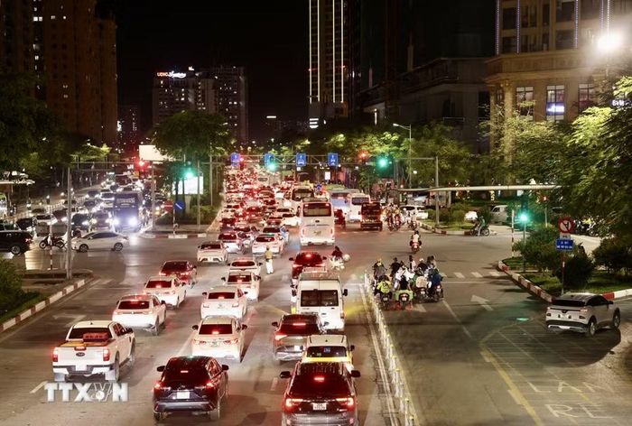 Ngã tư Xuân La - Võ Chí Công các phương tiện di chuyển rất khó khăn. (Ảnh: Quốc Khánh/TTXVN)
