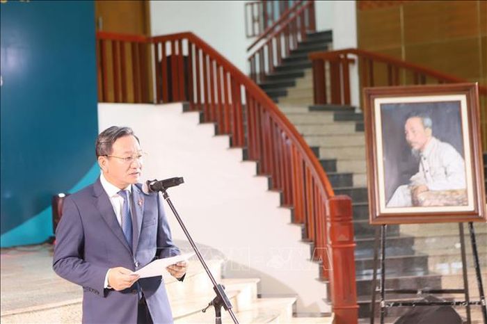 Đại sứ Việt Nam tại Lào Nguyễn Minh Tâm phát biểu khai mạc Triển lãm. Ảnh: Xuân Tú/TTXVN