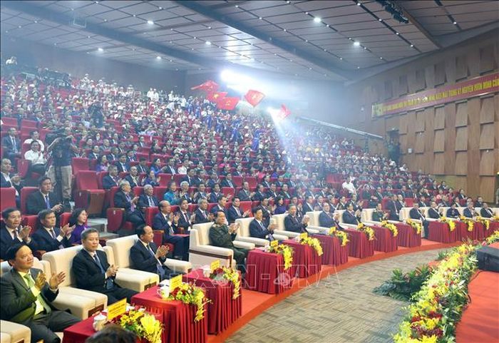 Tổng Bí thư, Chủ tịch nước Tô Lâm và các đại biểu dự Lễ công bố Nghị quyết của Quốc hội về việc thành lập thành phố Quảng Ninh và đón nhận Huân chương Lao động hạng Nhất. Ảnh: Thống Nhất/TTXVN